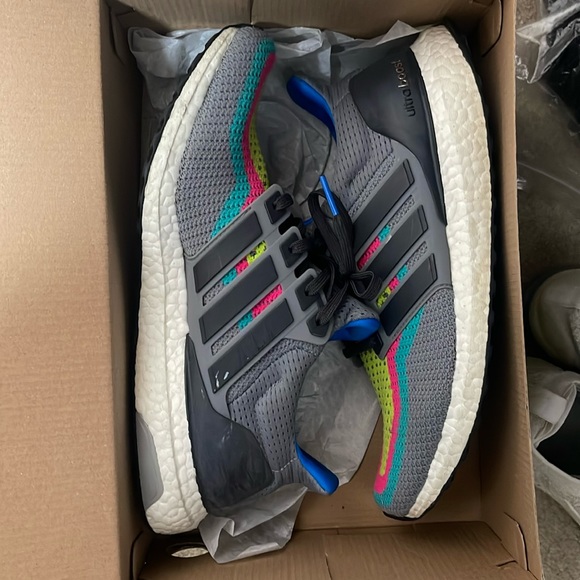 Adidas Ultraboost - Picture 1 of 2